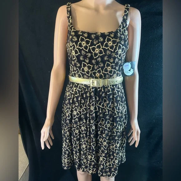 green emerald velvet dress Eva Embroidered Maxi Dress main image 1